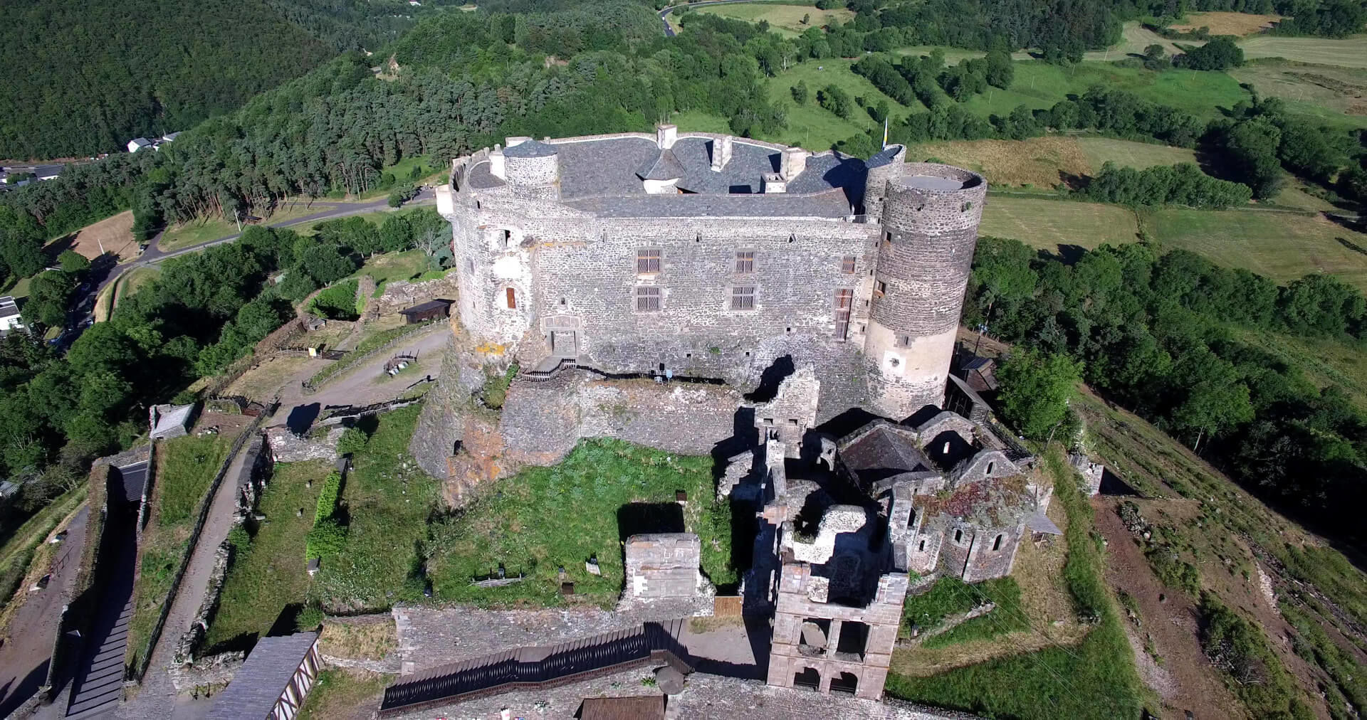 chateau-murol-massif-sancy.jpg